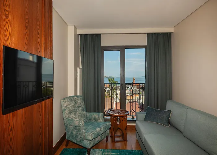 Triton Hotel