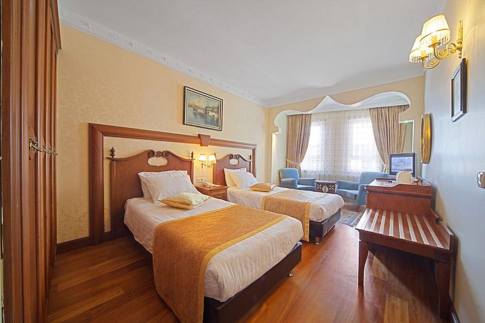 Triton Hotel 4*