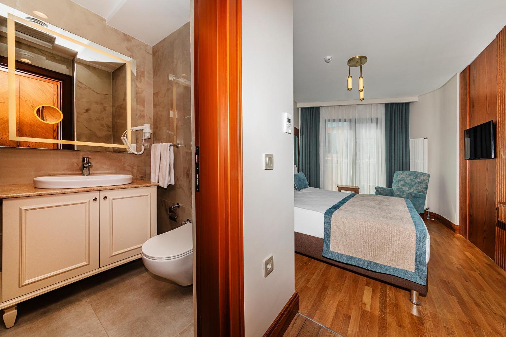 Triton Hotel Hotel 4*