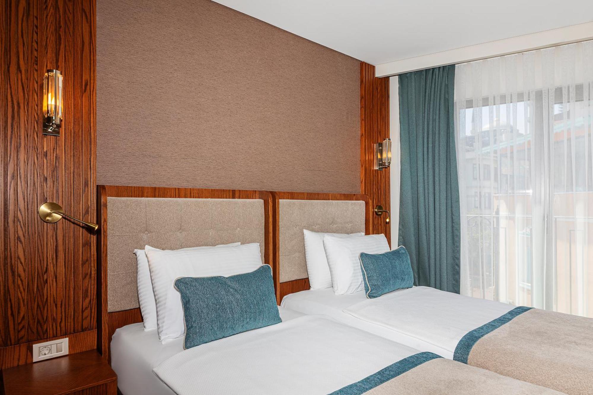 Triton Hotel 4*