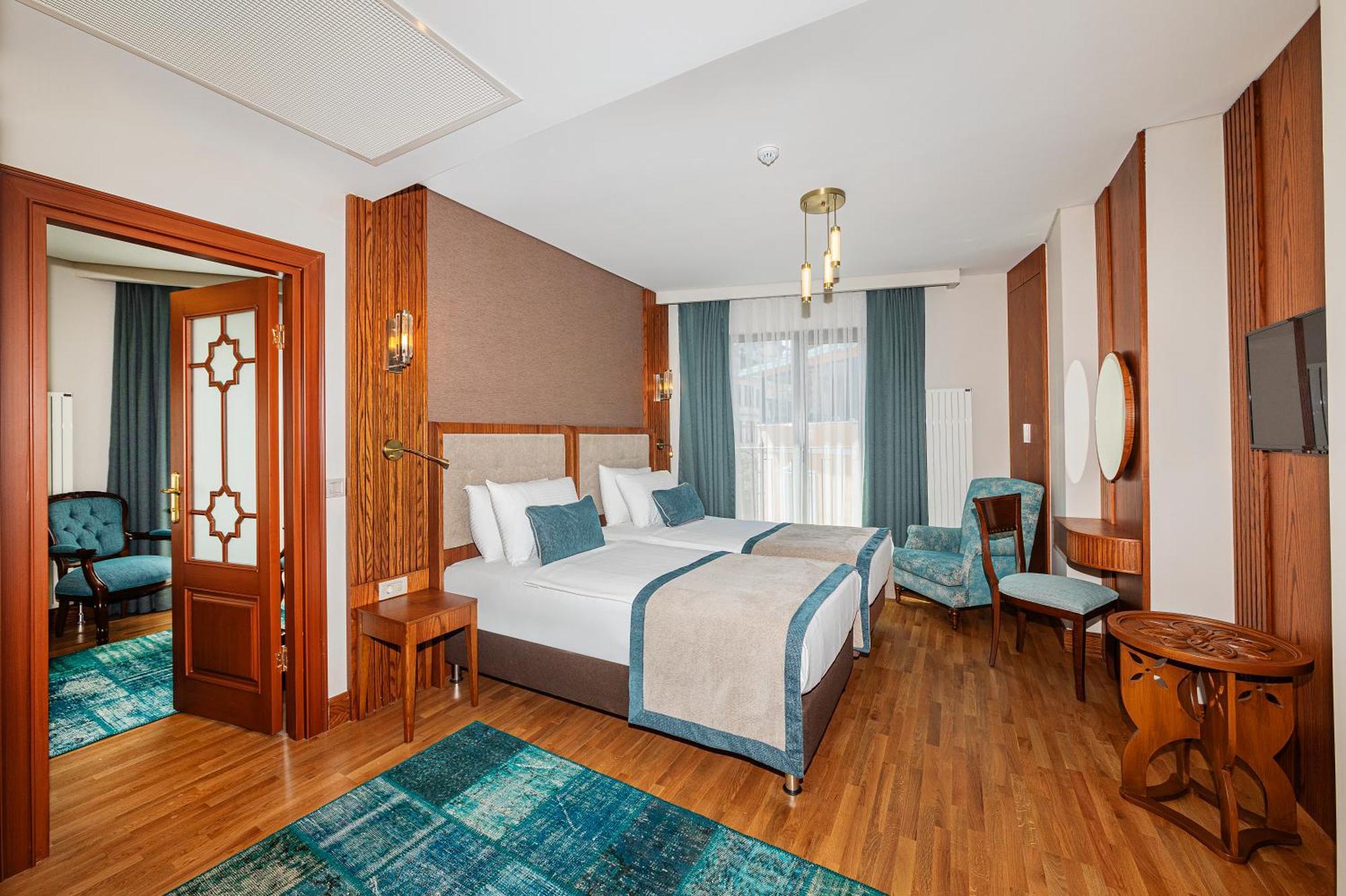 Hotel Triton Hotel 4*