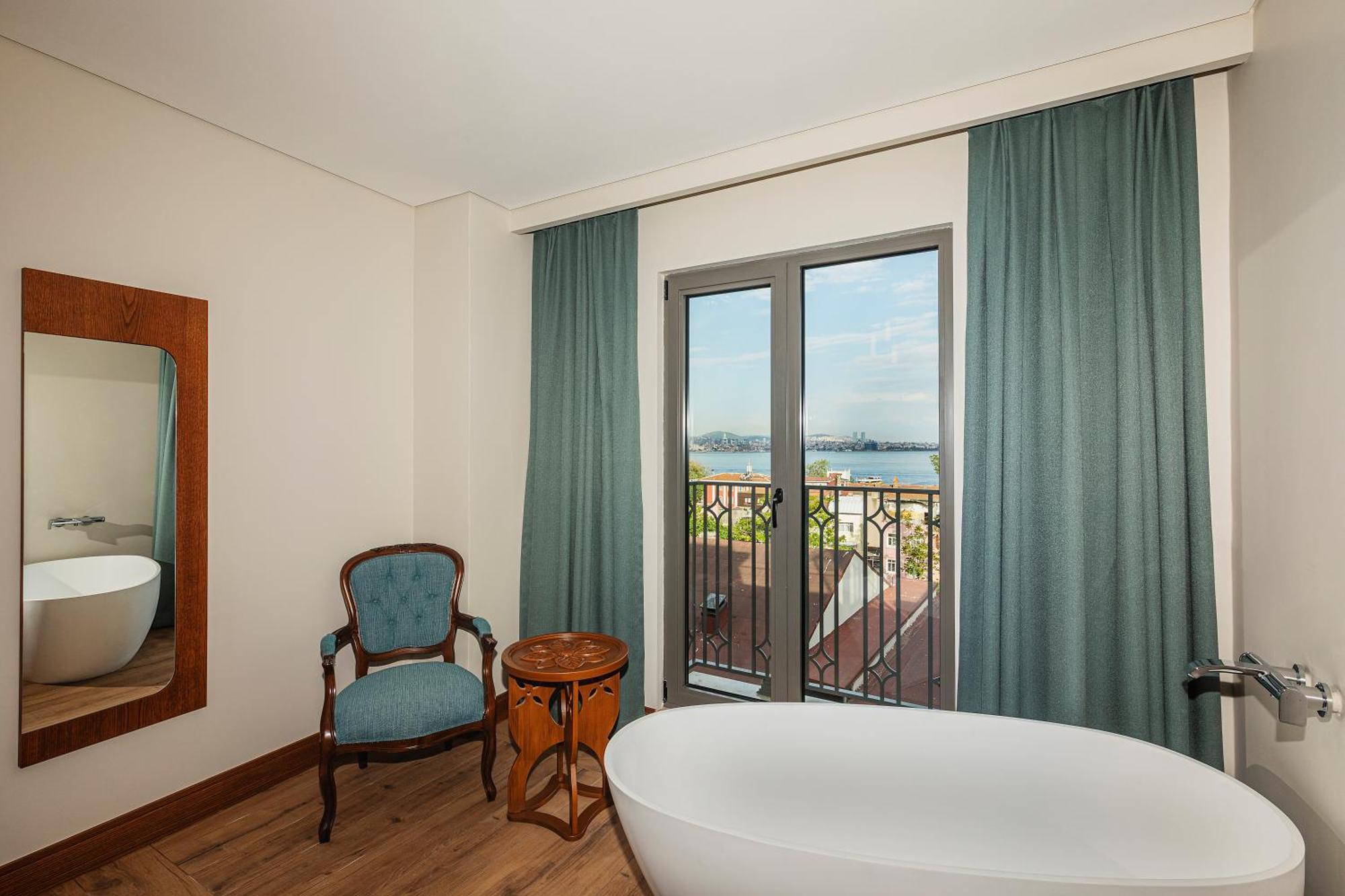 Triton Hotel