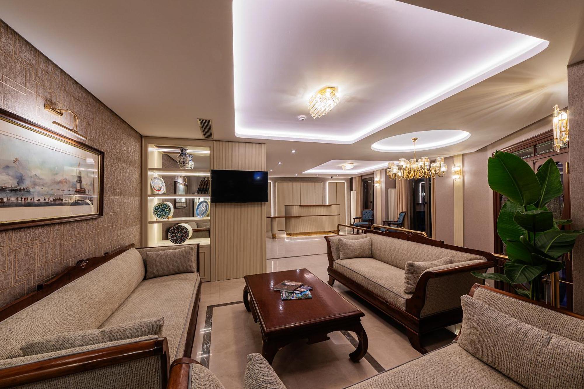 Triton Hotel 4*