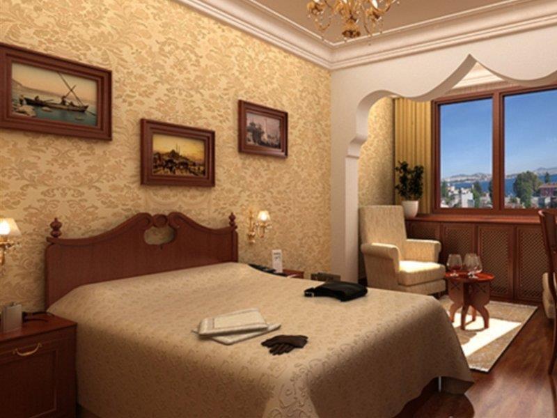 Triton Hotel 4*
