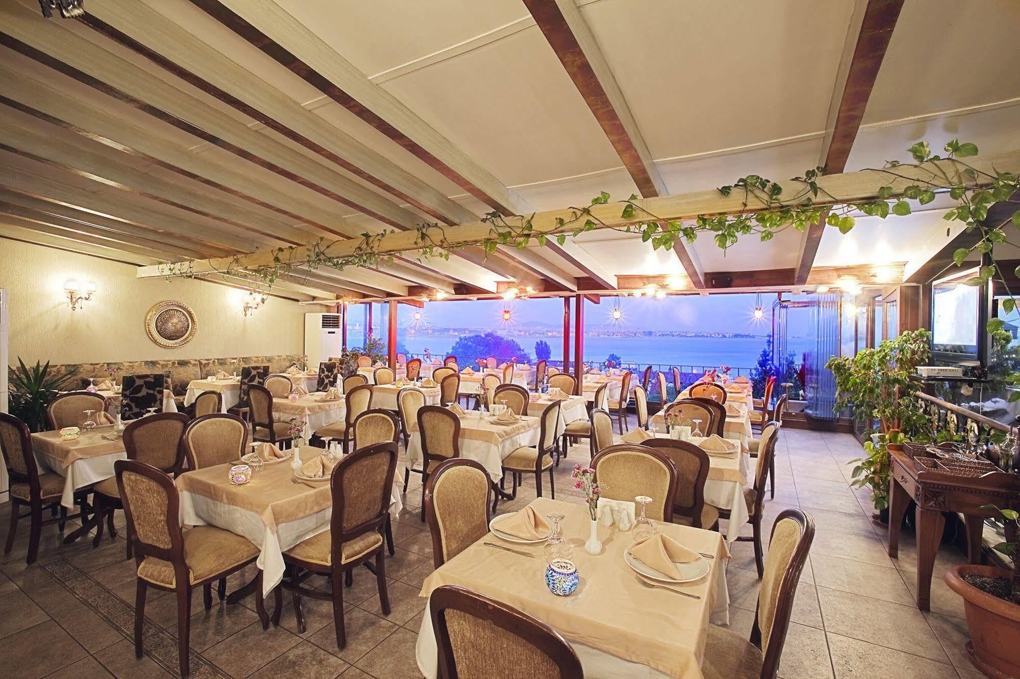 Hotel Triton
